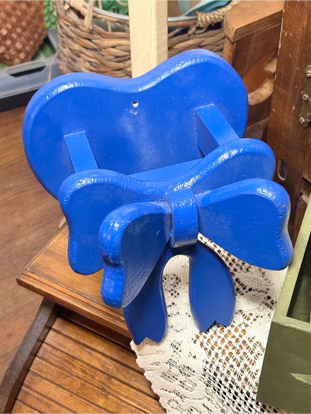 Blue Wooden Bow quilt rack
